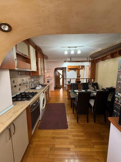 Apartament cu 3 camere decomandat în Ostroveni
