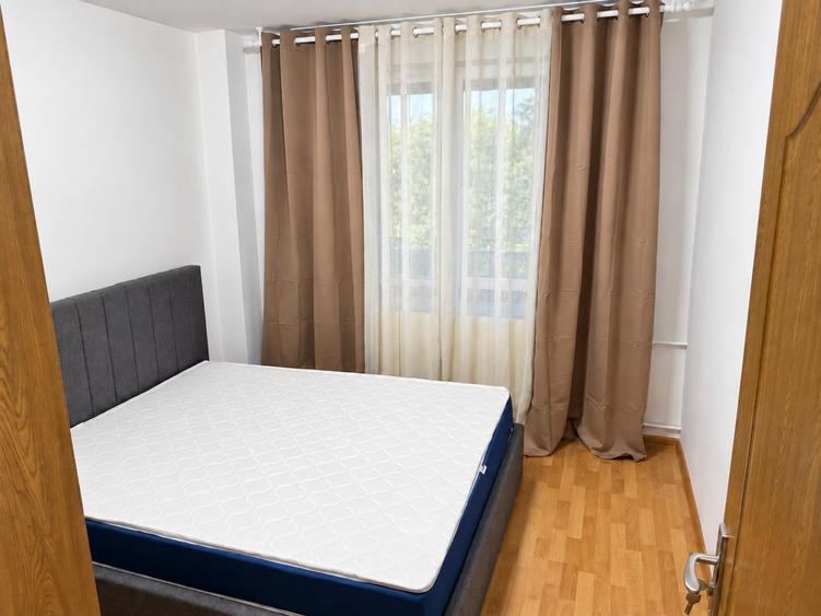 Apartament cu 4 camere semidecomandat, mobilat în Dristor