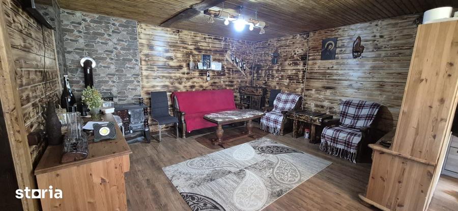 Casă cu 2 camere cu Teren 3900 Mp în Cernești