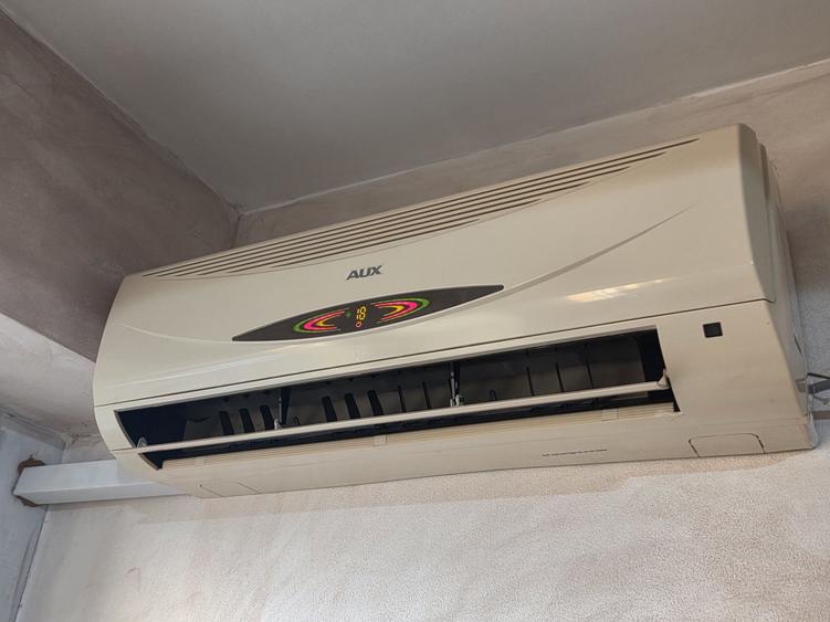 Apartament cu 2 camere semidecomandat în Dumbrăvița