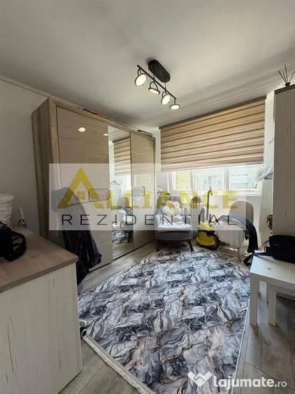 Apartament cu 4 camere decomandat în Titan