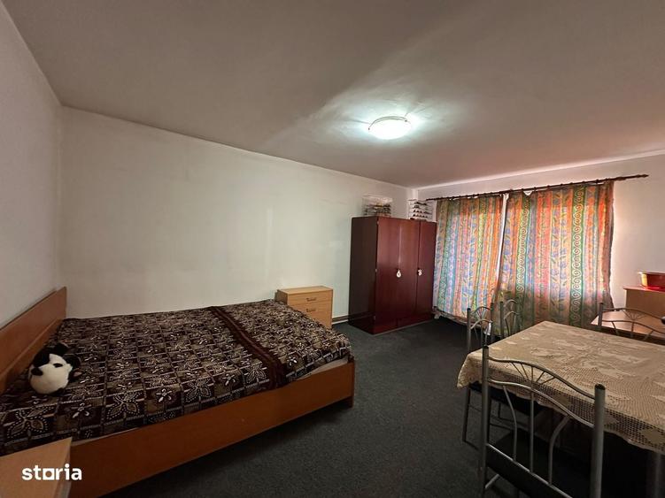 Apartament cu 3 camere decomandat în Între Lacuri