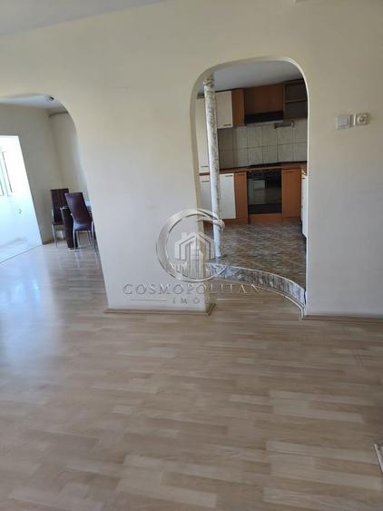 Apartament cu 4 camere în Broșteni
