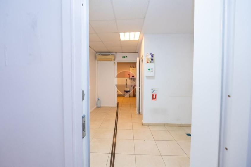 Spațiu comercial, de 193.94999694824 mp, în Central