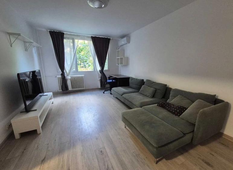Apartament cu 4 camere decomandat în Politehnica