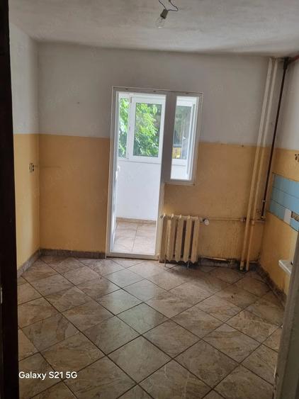 Apartament cu 3 camere semidecomandat în Liviu Rebreanu