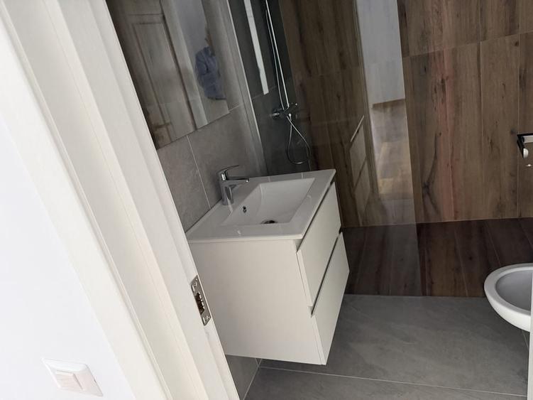 Apartament cu 3 camere decomandat în Exterior Vest