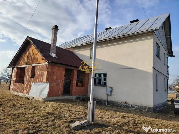 Casă cu 5 camere cu Teren 2000 Mp în Central