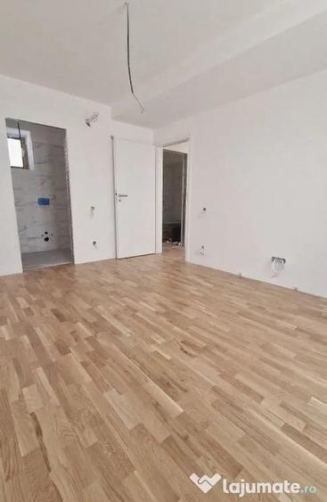 Apartament cu 3 camere semidecomandat în Unirii