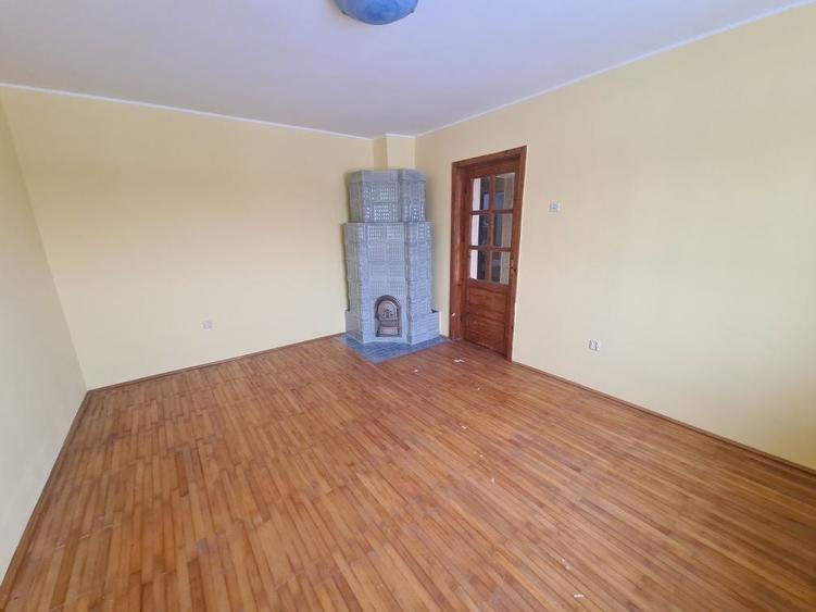 Casă cu 4 camere în Pecineaga