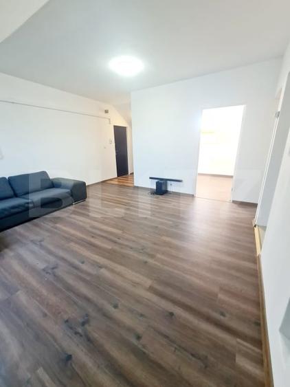 Apartament cu 3 camere semidecomandat, mobilat în Florești