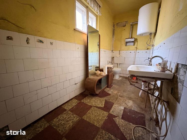 Casă cu 3 camere cu Canalizare în Central