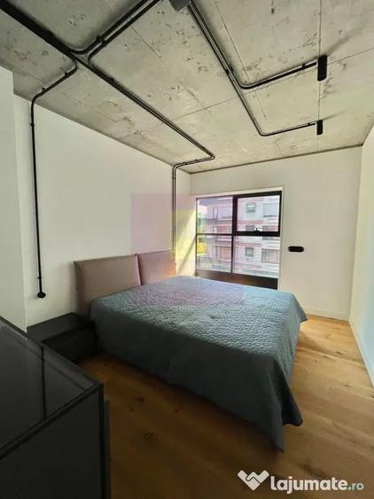Apartament cu 4 camere decomandat în Est