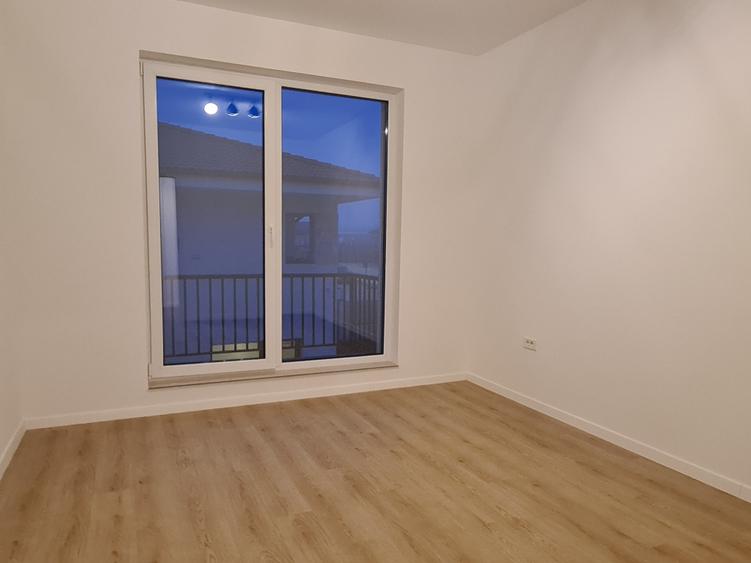 Duplex cu 3 camere cu Canalizare în Odăi