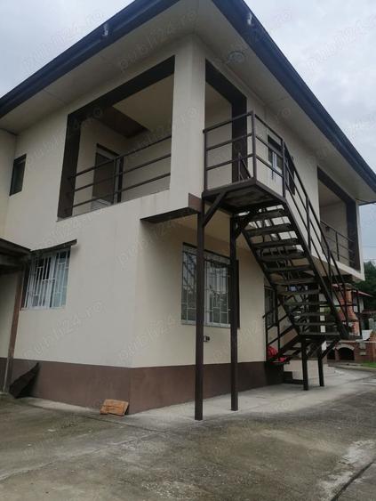 Casă cu 5 camere cu Teren 1400 Mp în Stâlpeni