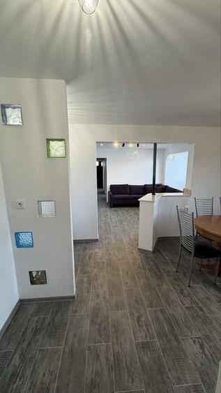 Apartament cu 4 camere decomandat în Central
