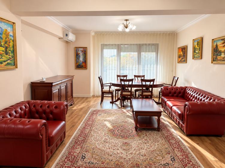 Apartament cu 3 camere semidecomandat în P-ța Victoriei