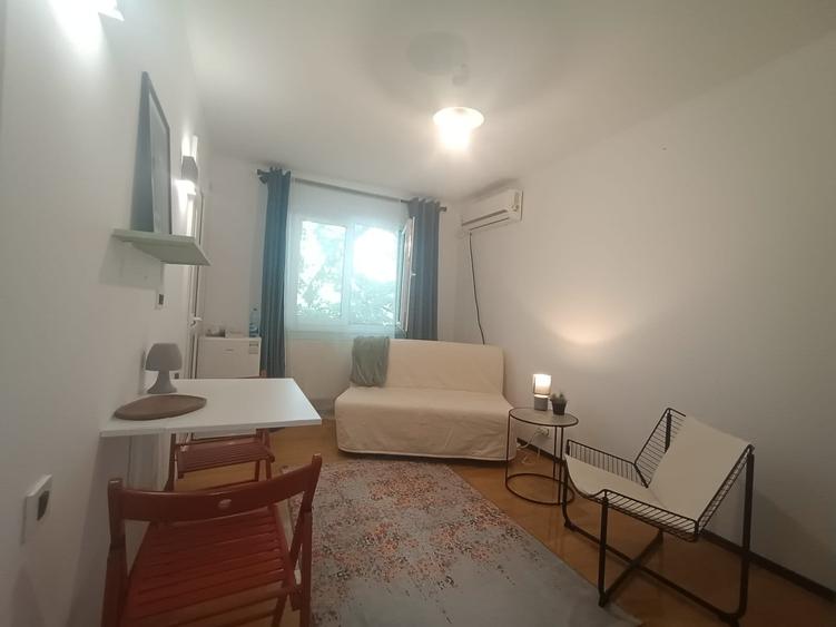 Garsonieră decomandată, mobilată în Unirii