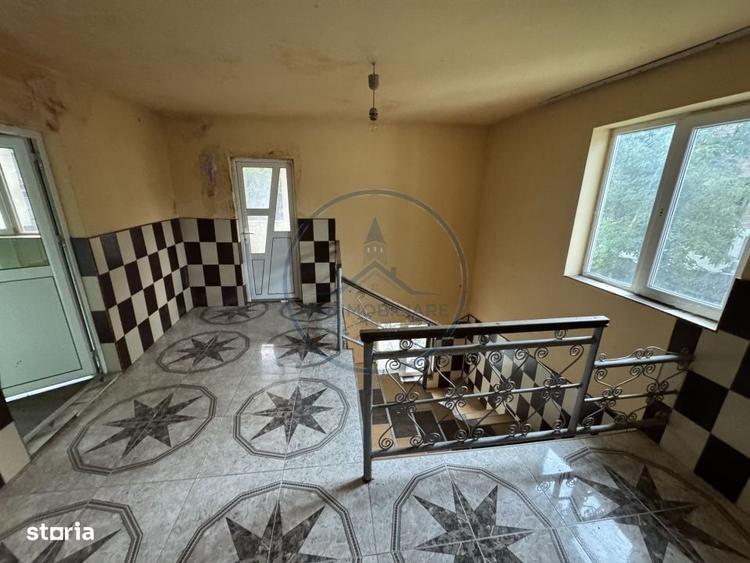 Casă cu 4 camere în Poderei