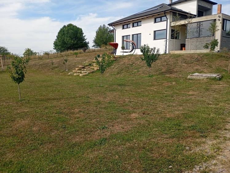 Casă cu 4 camere în Central