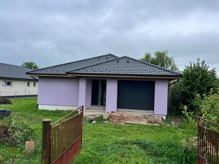 Casă cu 3 camere în Săcălășeni