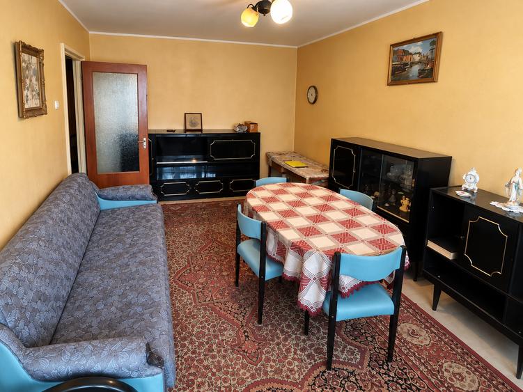 Apartament cu 3 camere decomandat în Titan
