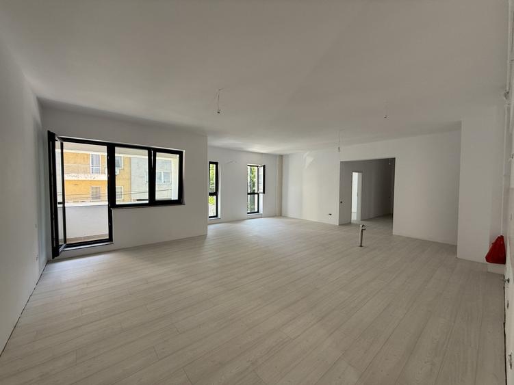Apartament cu 4 camere decomandat în Nerva Traian