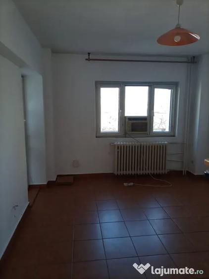 Apartament cu 5 camere decomandat în Unirii