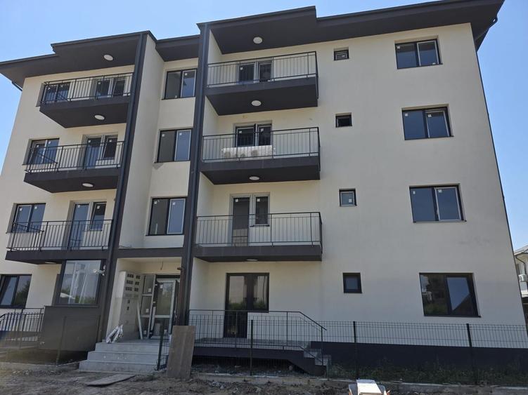 Apartament cu 3 camere decomandat în Dobroești