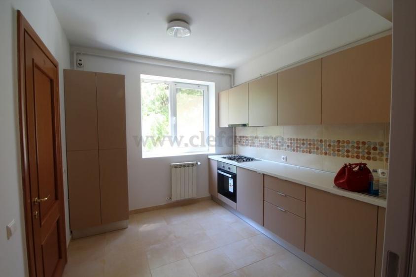 Apartament cu 3 camere decomandat în Șoseaua Nordului