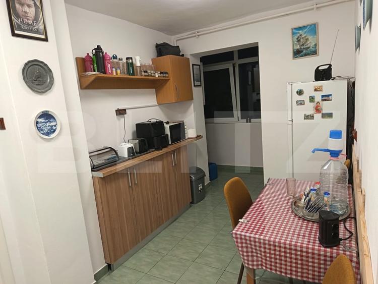 Apartament cu 2 camere semidecomandat, mobilat în Central