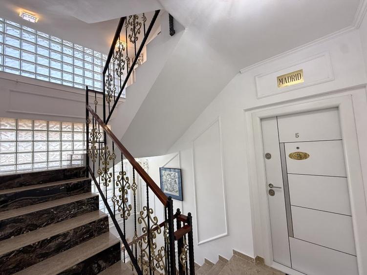 Apartament cu 4 camere decomandat în Sisești
