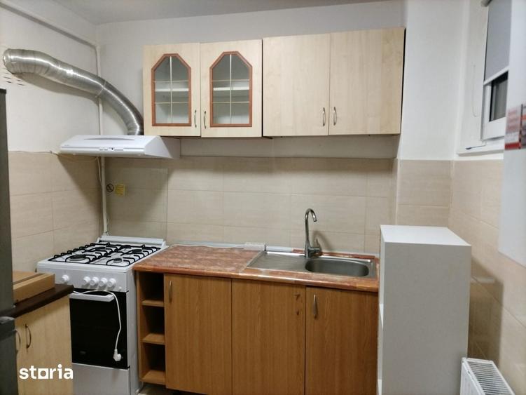 Apartament cu 3 camere decomandat în Vlahuță