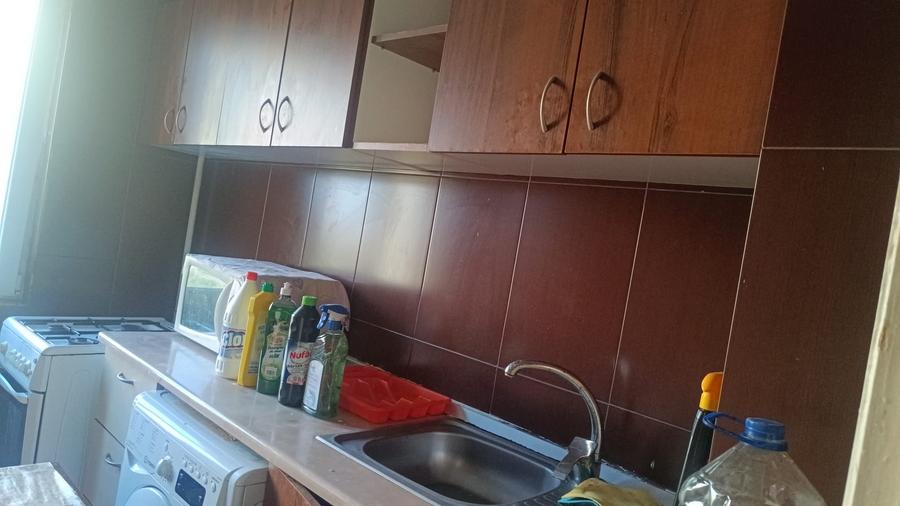 Apartament cu 3 camere semidecomandat în Bucur Obor