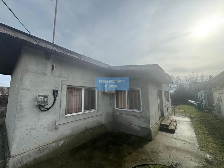 Casă individuală cu 3 camere cu Canalizare în Casa Cărții