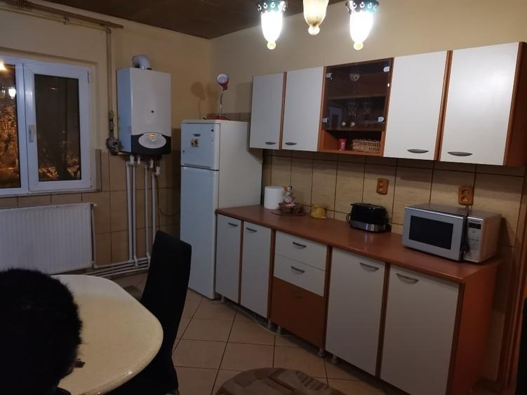 Apartament cu 2 camere semidecomandat, mobilat în Nord