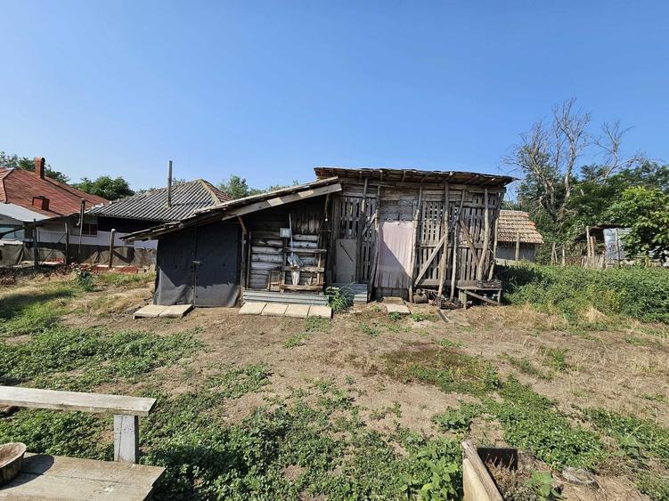 Casă cu 4 camere în Frăsinet