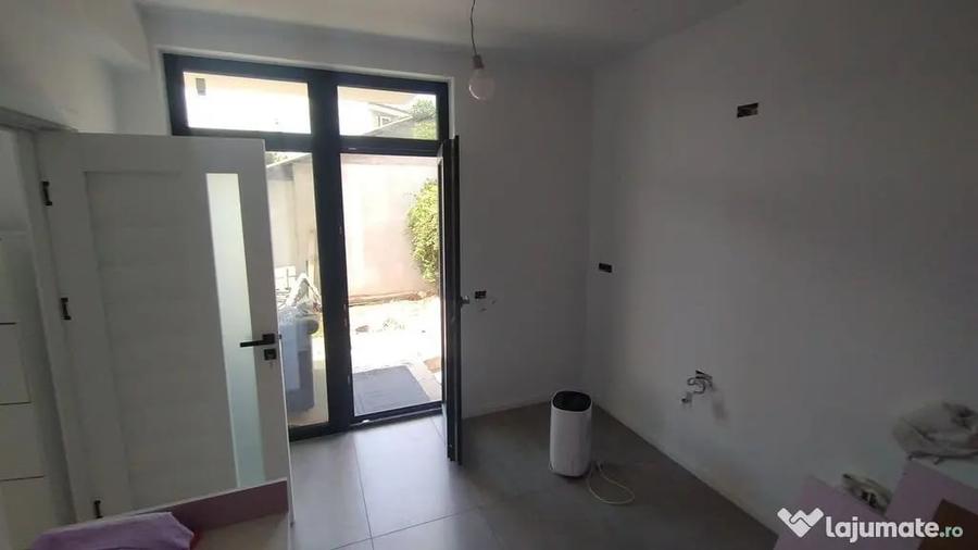 Casă cu 7 camere cu Teren 360 Mp în Central