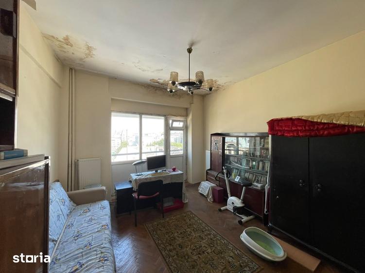 Apartament cu 4 camere semidecomandat în Victoriei
