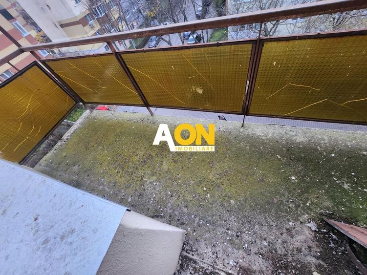 Apartament cu 3 camere decomandat în Cetate