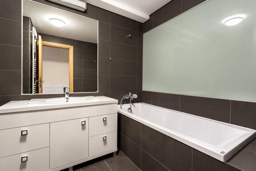 Apartament cu 3 camere semidecomandat în Aviației