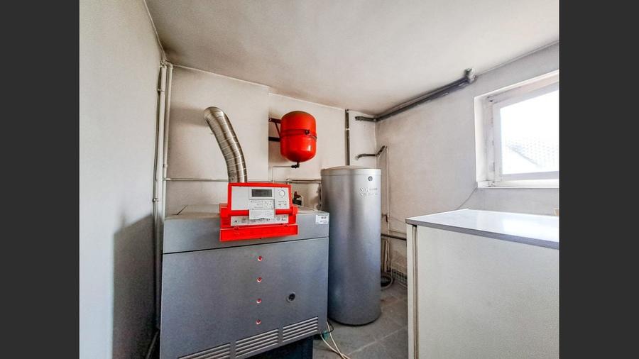 Casă cu 6 camere cu Canalizare în Sub Arini