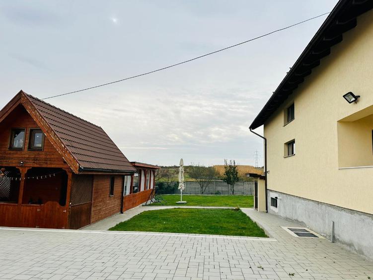 Casă cu 4 camere cu Teren 942 Mp în Zăvoi