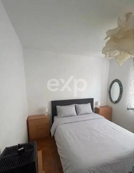 Apartament cu 3 camere semidecomandat, mobilat în Central