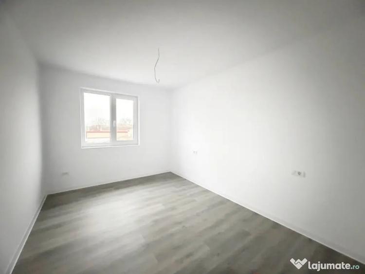 Casă cu 4 camere cu Teren 16 Mp în Utvin