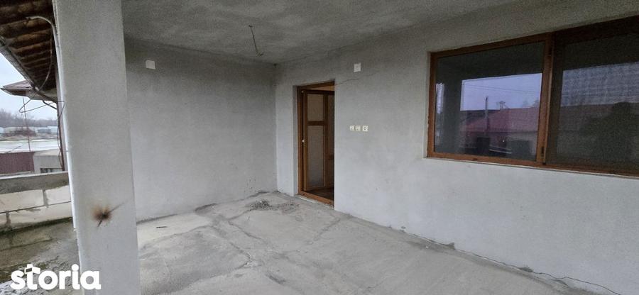 Vanzare proprietate- casa si teren Persinari Dambovi?a - 18