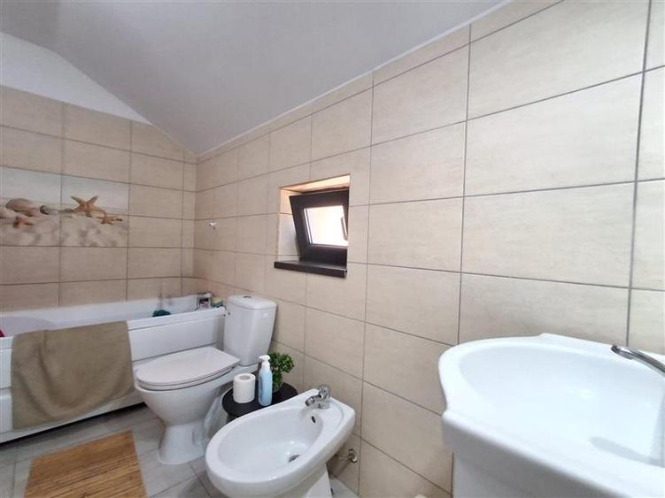 Duplex cu 3 camere cu Teren 160 Mp în Aeroport