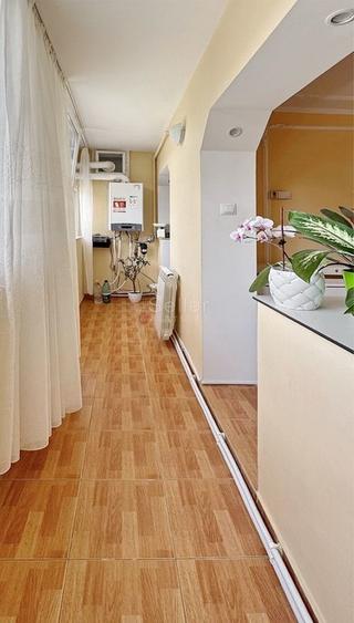 Apartament cu 4 camere decomandat, mobilat în Calea București