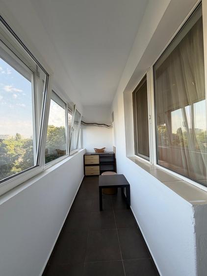Apartament cu 3 camere semidecomandat în Titan