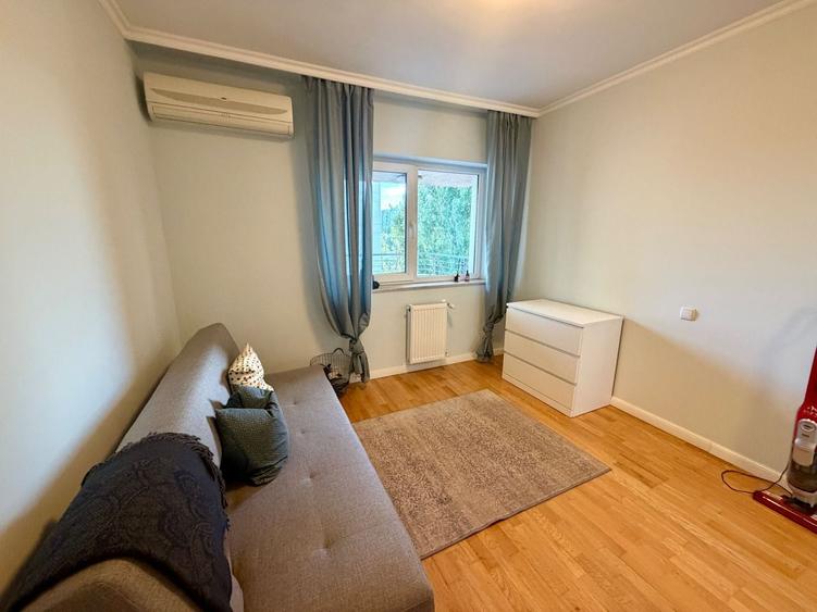 Apartament cu 3 camere decomandat în Tei